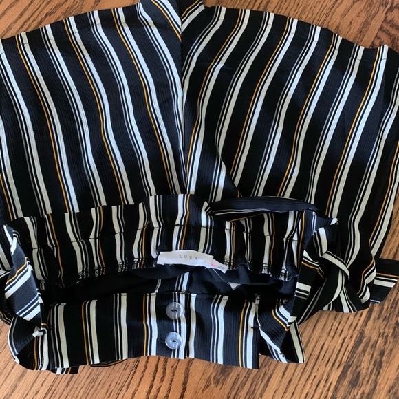 shorts with wrap belt - Picture 3 of 4